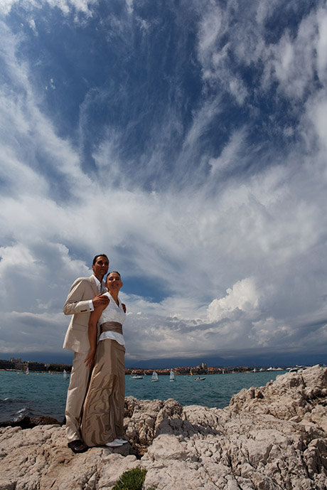 Photographe a Antibes - Cap d'Antibes. Le couple au bord de la mer.