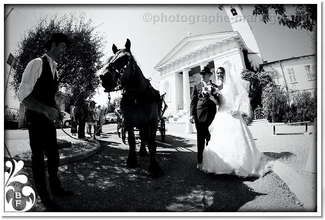 Carrosse de mariage devant l'eglise de Saint Roman de Bellet-Nice