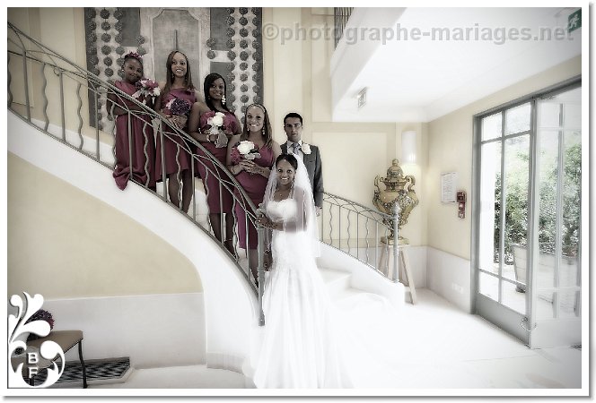 Photographe des temoins et des maries dans la hall du Royal Riviera Saint Jean Cap Ferrat 