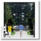 Fiances dans les jardins de la Villa Rothschild