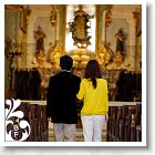 Photographie de fiances dans l eglise a Eze