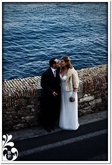 Les maries au bord de la mediterrannee a Antibes