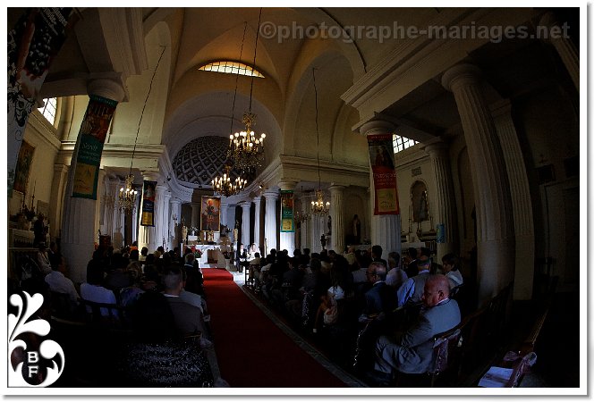 Lumiere divine sur les maries a l'eglise de St Roman de Bellet (Nice)